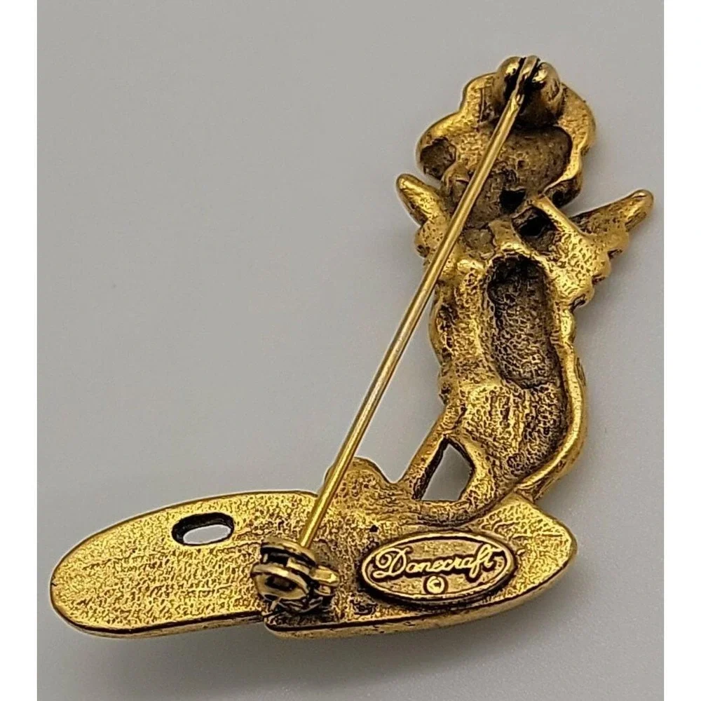 Vintage gold tone signed Danecraft GOLF Angel w/ faux‎ pearl enamel brooch pin